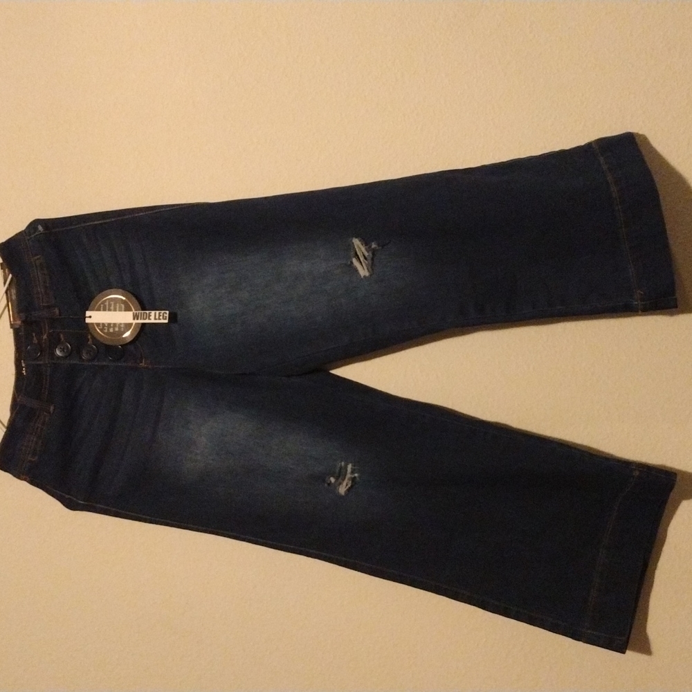 New Dollhouse amber jeans with wide leg B